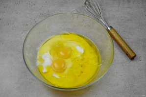 Заливной пирог с черемшой и яйцом Заливной пирог с черемшой и яйцом