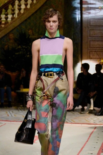 Лето в стиле Versace: как повторить образ в эстетике бренда Лето в стиле Versace: как повторить образ в эстетике бренда
