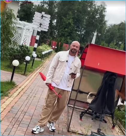 Алексей Адеев оригинально поздравил с днем рождения Артема Герасимова Алексей Адеев оригинально поздравил с днем рождения Артема Герасимова