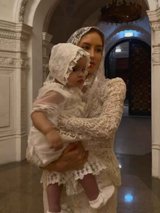 
                Тимати и Валентина Иванова крестили дочь            