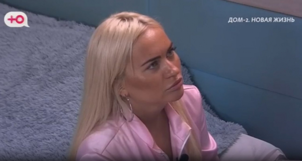 Элина Рахимова слетела с 1 на 10 место в конкурсе "Человек года" Элина Рахимова слетела с 1 на 10 место в конкурсе "Человек года"