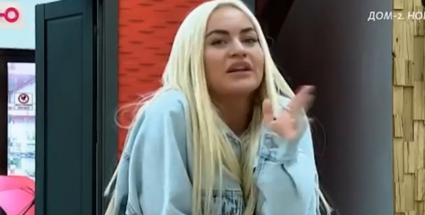 Элина Рахимова сообщила, что поможет ей победить в конкурсе "Человек года" Элина Рахимова сообщила, что поможет ей победить в конкурсе "Человек года"