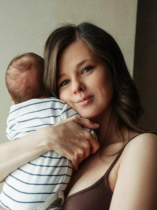 Катерина Шпица демонстрирует изменившуюся после родов фигуру
Катерина Шпица демонстрирует изменившуюся после родов фигуру