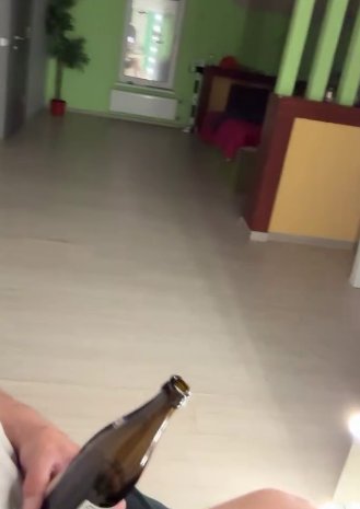 Алексей Адеев стал личной горничной Элины Рахимовой Алексей Адеев стал личной горничной Элины Рахимовой