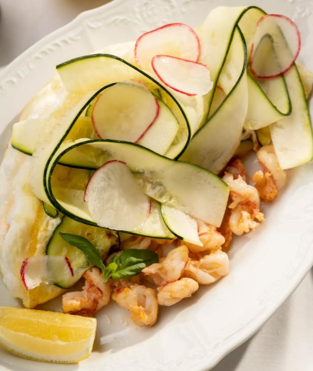 
                Московские завтраки на любой вкус &ndash; от глазуньи с чоризо на сковородке до черной икры в мельхиоровой вазочке            