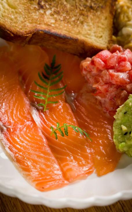 
                Московские завтраки на любой вкус &ndash; от глазуньи с чоризо на сковородке до черной икры в мельхиоровой вазочке            