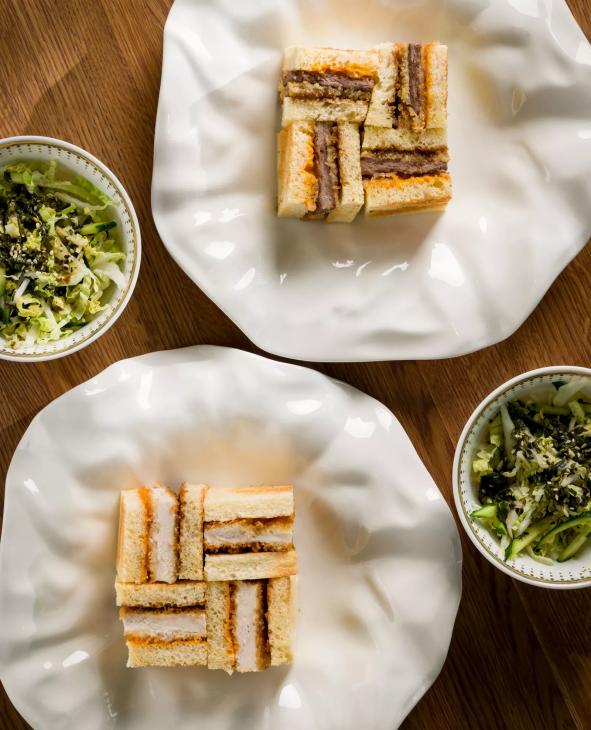 
                Московские завтраки на любой вкус &ndash; от глазуньи с чоризо на сковородке до черной икры в мельхиоровой вазочке            