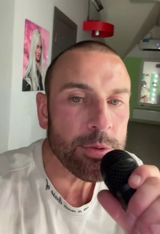 Алексей Адеев стал личной горничной Элины Рахимовой Алексей Адеев стал личной горничной Элины Рахимовой