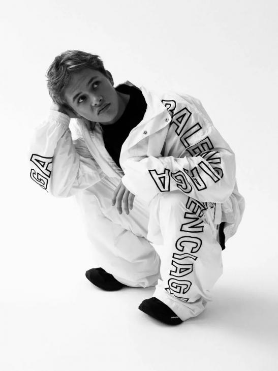 Мария Аронова ходит на рыбалку, а Александр Балуев вяжет на спицах — чем увлекаются звезды кино вне съемок
Мария Аронова ходит на рыбалку, а Александр Балуев вяжет на спицах — чем увлекаются звезды кино вне съемок