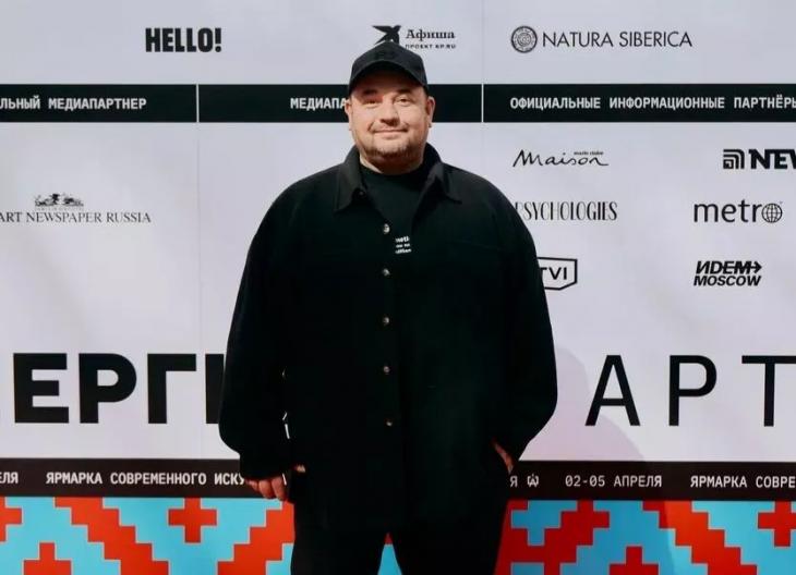 
                "Удивительное пространство свободы творчества": Сергей Жуков побывал на ярмарке "Арт Россия"            