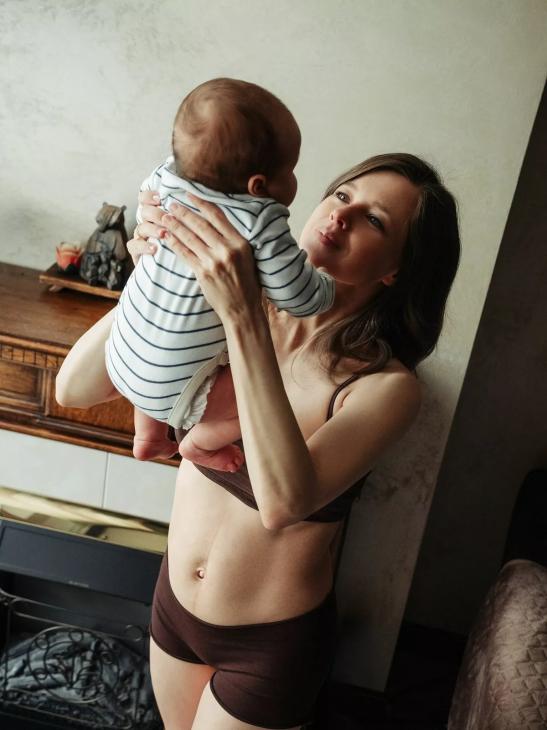 Катерина Шпица демонстрирует изменившуюся после родов фигуру
Катерина Шпица демонстрирует изменившуюся после родов фигуру