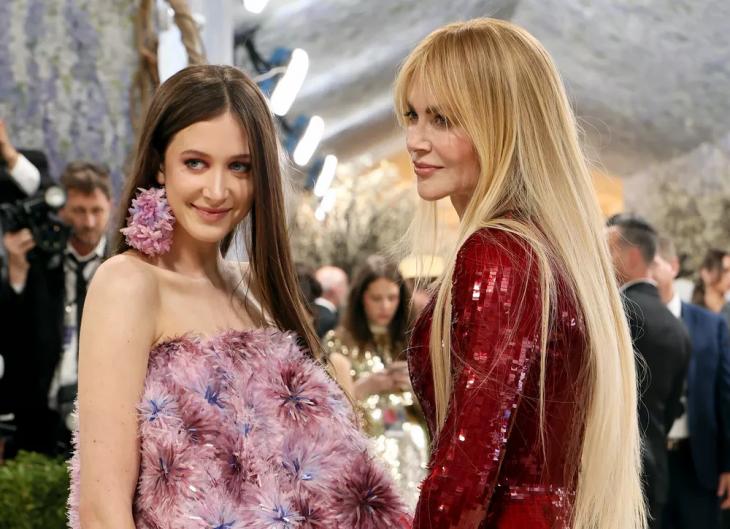 Николь Кидман эмоционально поздравила с 18-летием дочку Сандэй Роуз
Николь Кидман эмоционально поздравила с 18-летием дочку Сандэй Роуз