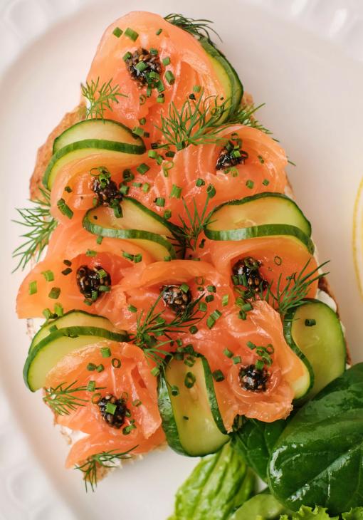 
                Московские завтраки на любой вкус &ndash; от глазуньи с чоризо на сковородке до черной икры в мельхиоровой вазочке            