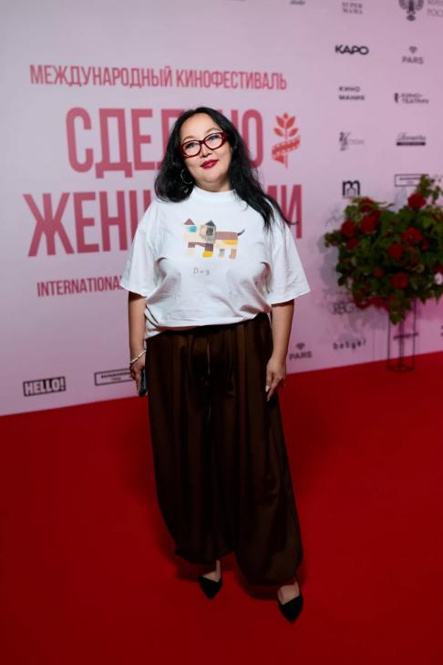 Елена Лядова, Михаил Тройник, Маруся Фомина, Стася Толстая и другие звезды на закрытии кинофестиваля "Сделано женщинами"
Елена Лядова, Михаил Тройник, Маруся Фомина, Стася Толстая и другие звезды на закрытии кинофестиваля "Сделано женщинами"