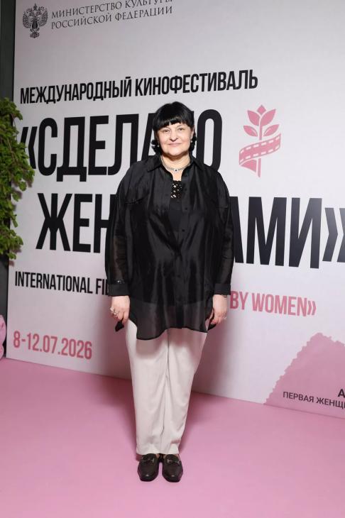 
                Елена Лядова, Маруся Фомина и другие на открытии первого кинофестиваля "Сделано женщинами"            