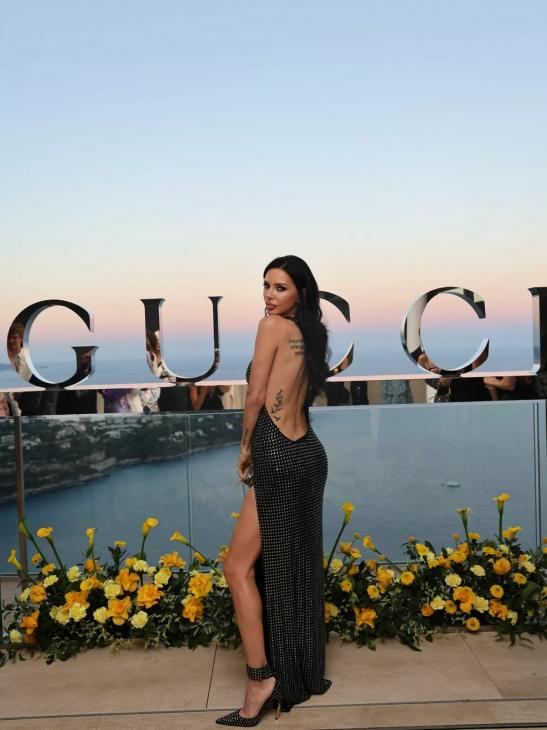 
                Оксана Самойлова в стразах посетила спецмероприятие Gucci            