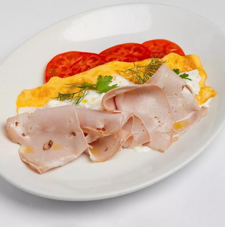
                Московские завтраки на любой вкус &ndash; от глазуньи с чоризо на сковородке до черной икры в мельхиоровой вазочке            