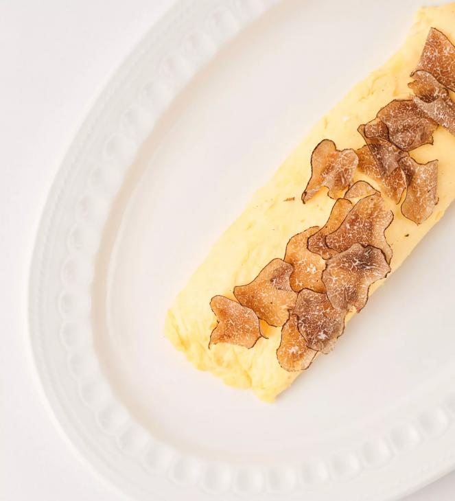 
                Московские завтраки на любой вкус &ndash; от глазуньи с чоризо на сковородке до черной икры в мельхиоровой вазочке            