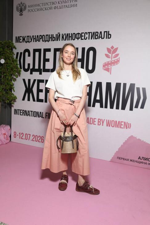 
                Елена Лядова, Маруся Фомина и другие на открытии первого кинофестиваля "Сделано женщинами"            
