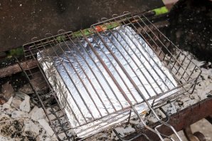 Цыпленок табака на мангале Цыпленок табака на мангале