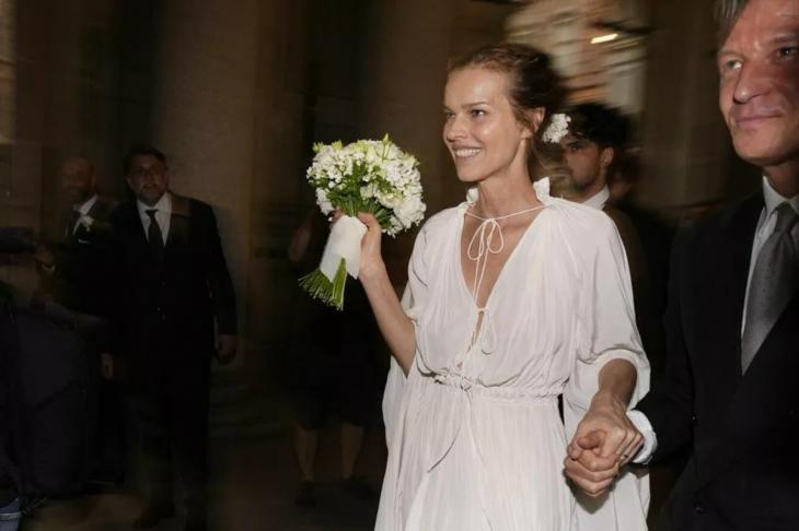 Ева Герцигова вышла замуж за Грегорио Марсиая после 25 лет совместной жизни
Ева Герцигова вышла замуж за Грегорио Марсиая после 25 лет совместной жизни