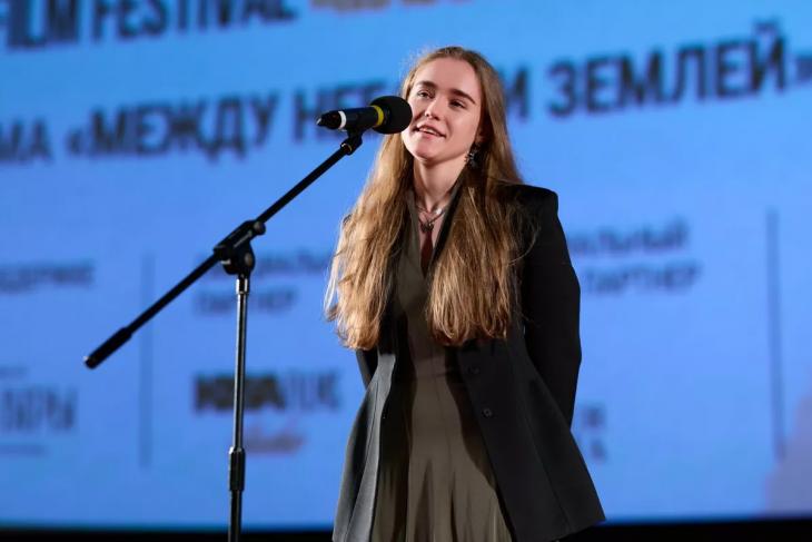 Елена Лядова, Михаил Тройник, Маруся Фомина, Стася Толстая и другие звезды на закрытии кинофестиваля "Сделано женщинами"
Елена Лядова, Михаил Тройник, Маруся Фомина, Стася Толстая и другие звезды на закрытии кинофестиваля "Сделано женщинами"