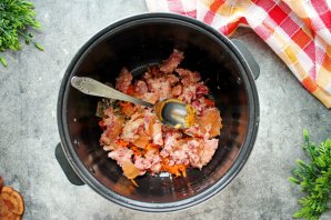 Гречка с тушенкой в мультиварке Гречка с тушенкой в мультиварке