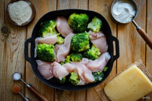 Курица с брокколи в духовке Курица с брокколи в духовке