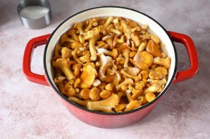Лисички маринованные