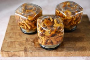Лисички маринованные Лисички маринованные