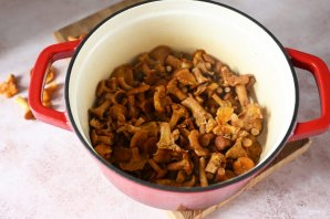 Лисички маринованные