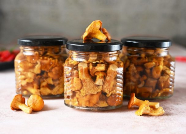 Лисички маринованные Лисички маринованные