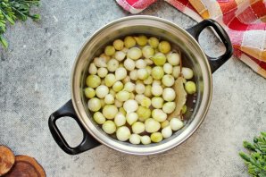 Маринованный лук-севок Маринованный лук-севок