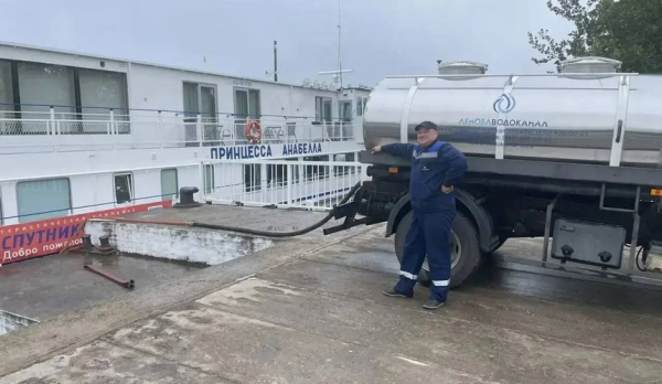 Теплоход с туристами застрял на Ладожском озере без запаса питьевой воды Теплоход с туристами застрял на Ладожском озере без запаса питьевой воды
