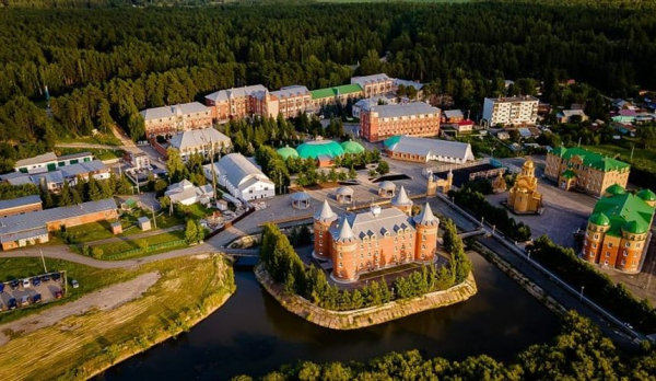 Туристов из санатория в Свердловской области эвакуировали на лодках Туристов из санатория в Свердловской области эвакуировали на лодках
