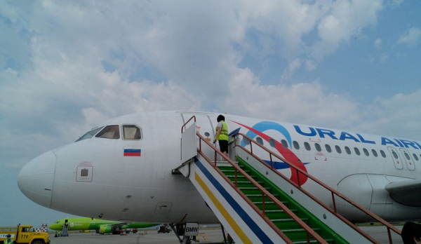 &laquo;Уральские авиалинии&raquo; уволили пилота и бортпроводника за пьянство