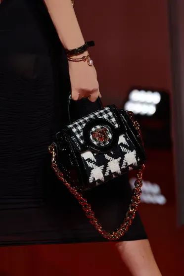 Versace Fall/Winter 2022-2023, Prêt-à-Porter | Ready-to-Wear Versace Fall/Winter 2022-2023, Prêt-à-Porter | Ready-to-Wear