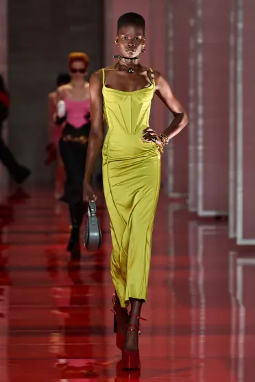 Versace Fall/Winter 2022-2023, Prêt-à-Porter | Ready-to-Wear Versace Fall/Winter 2022-2023, Prêt-à-Porter | Ready-to-Wear