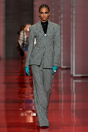 Versace Fall/Winter 2022-2023, Prêt-à-Porter | Ready-to-Wear Versace Fall/Winter 2022-2023, Prêt-à-Porter | Ready-to-Wear