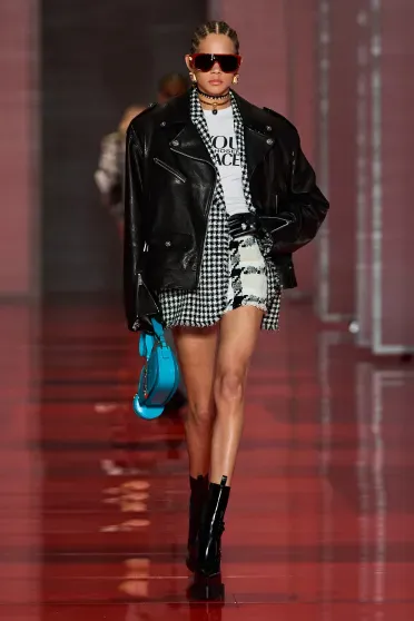Versace Fall/Winter 2022-2023, Prêt-à-Porter | Ready-to-Wear Versace Fall/Winter 2022-2023, Prêt-à-Porter | Ready-to-Wear
