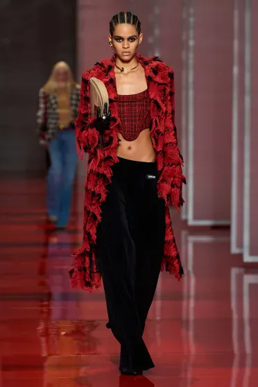 Versace Fall/Winter 2022-2023, Prêt-à-Porter | Ready-to-Wear Versace Fall/Winter 2022-2023, Prêt-à-Porter | Ready-to-Wear