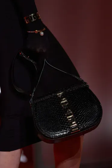 Versace Fall/Winter 2022-2023, Prêt-à-Porter | Ready-to-Wear Versace Fall/Winter 2022-2023, Prêt-à-Porter | Ready-to-Wear