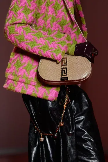 Versace Fall/Winter 2022-2023, Prêt-à-Porter | Ready-to-Wear Versace Fall/Winter 2022-2023, Prêt-à-Porter | Ready-to-Wear