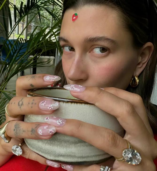 Хейли Бибер подчеркнула статус пары с Джастином Бибером
Хейли Бибер подчеркнула статус пары с Джастином Бибером
