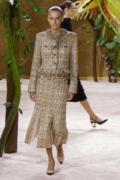 Твидовый жакет в стиле Chanel — модная необходимость этой осени Твидовый жакет в стиле Chanel — модная необходимость этой осени