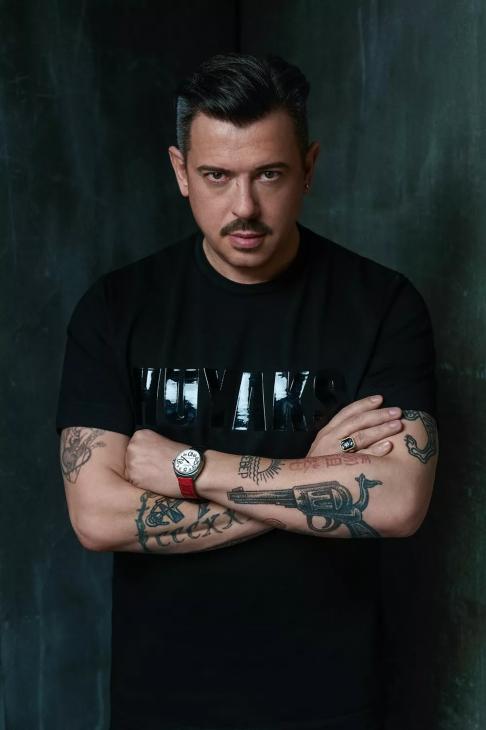 Время удивлять: Денис Симачев объединился с заводом "Ракета" для создания дизайнерских часов
Время удивлять: Денис Симачев объединился с заводом "Ракета" для создания дизайнерских часов