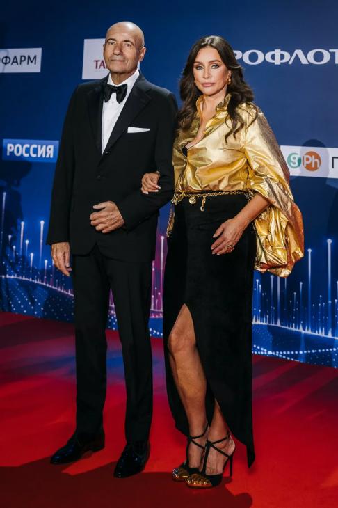 Игорь Крутой, Филипп Киркоров, Алсу и другие артисты выступили на открытии «Новой волны» в Казани
Игорь Крутой, Филипп Киркоров, Алсу и другие артисты выступили на открытии «Новой волны» в Казани