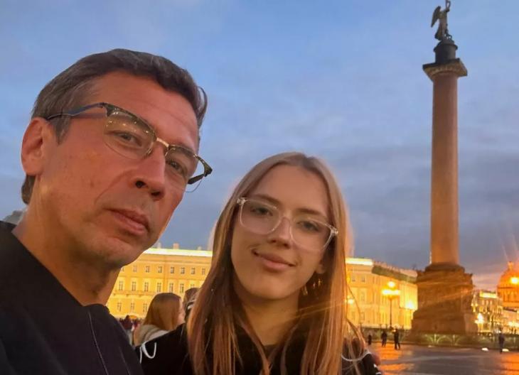 Андрей Мерзликин поздравил дочь с 16‑летием
Андрей Мерзликин поздравил дочь с 16‑летием