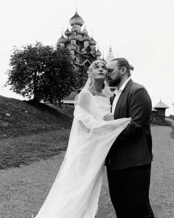 
                Валери Зоидова и Алан Прудников обвенчались            