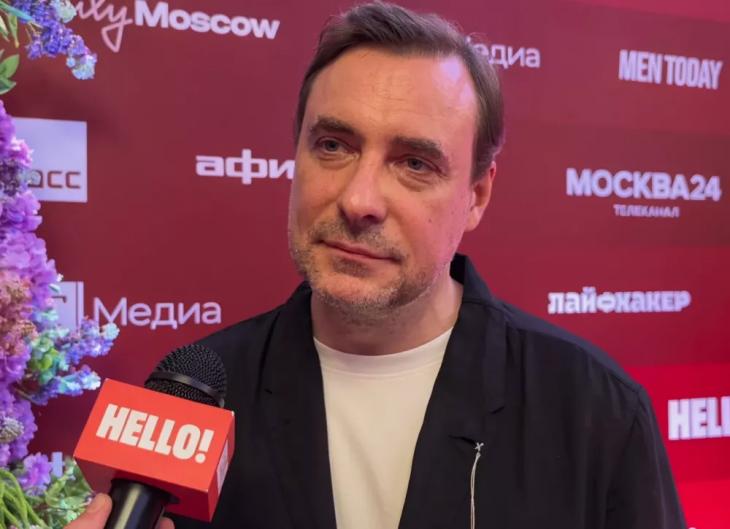 Евгений Цыганов в интервью HELLO! о «Ветке сирени» и семейной традиции с Юлией Снигирь
Евгений Цыганов в интервью HELLO! о «Ветке сирени» и семейной традиции с Юлией Снигирь